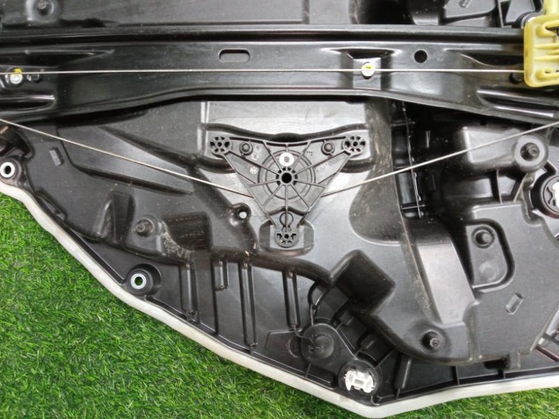 Стеклоподъемник электр. задний левый