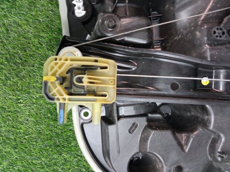 Стеклоподъемник электр. задний левый