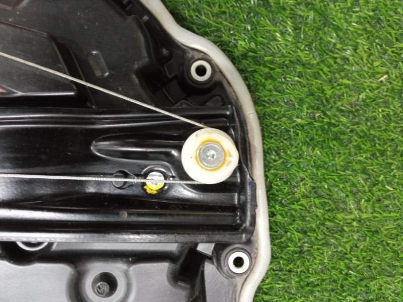 Стеклоподъемник электр. задний левый