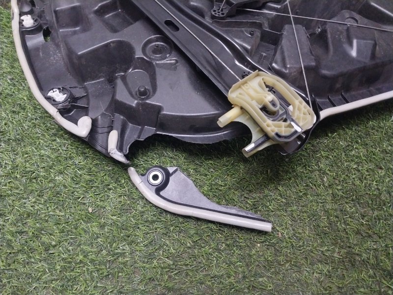 Стеклоподъемник электр. передний правый