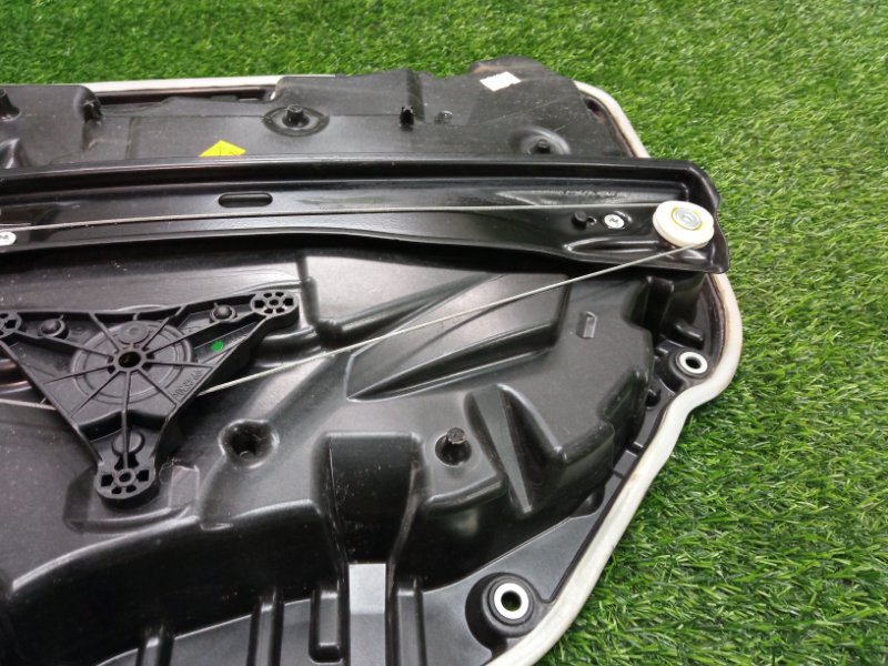 Стеклоподъемник электр. задний правый