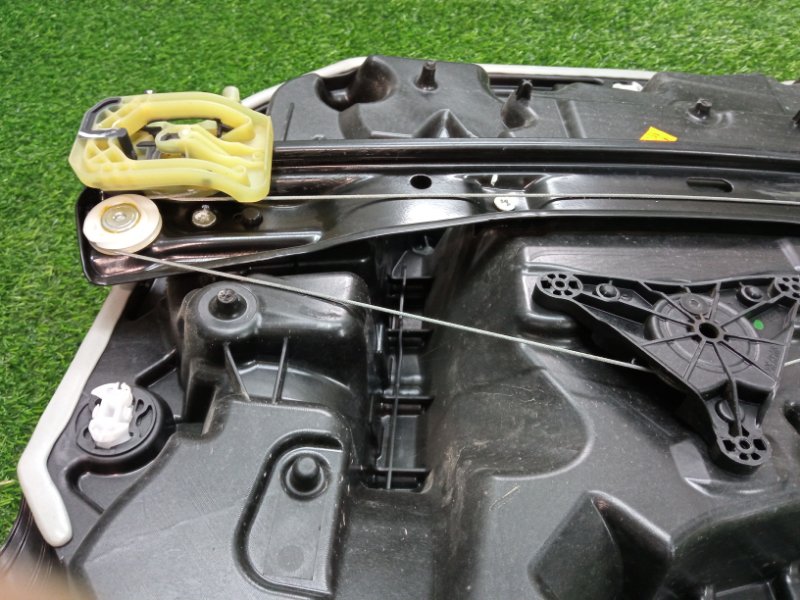 Стеклоподъемник электр. задний правый