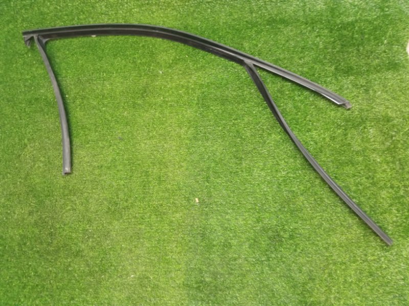 Накладка стекла переднего правого