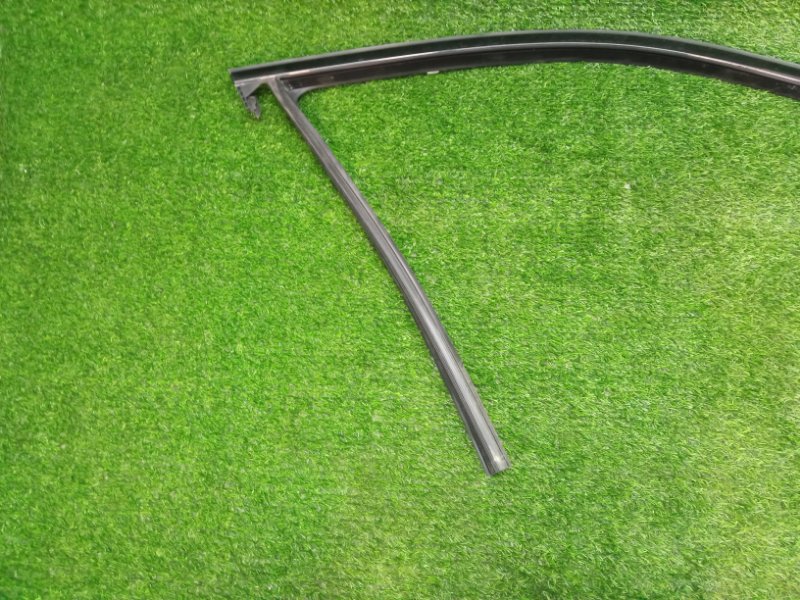 Накладка стекла переднего правого