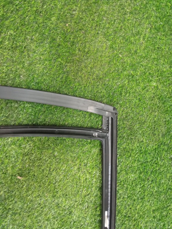 Накладка стекла заднего левого