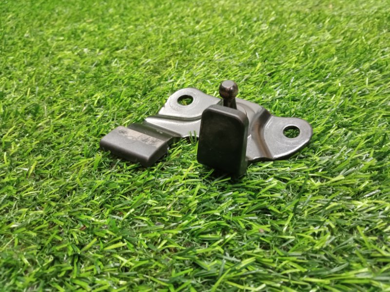 Амортизатор двери багажника