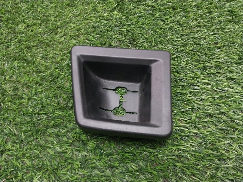 Накладка крышки багажника