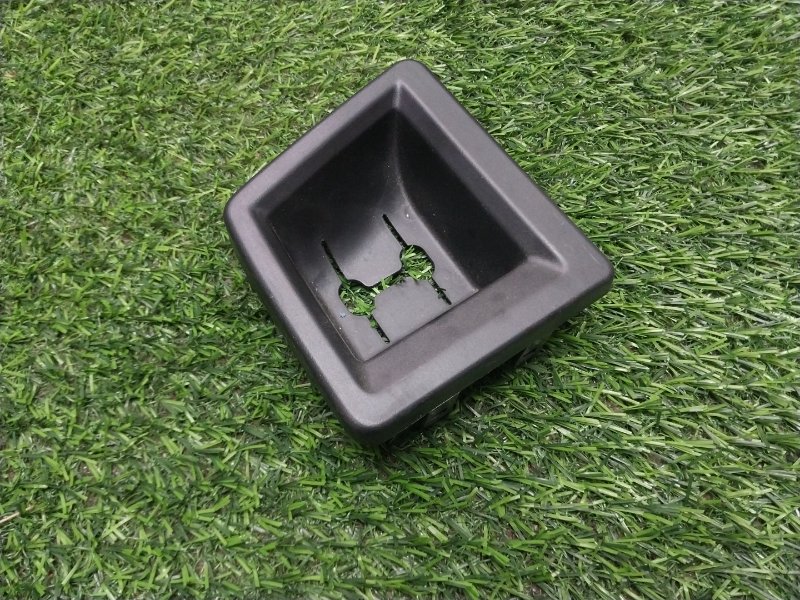 Накладка крышки багажника