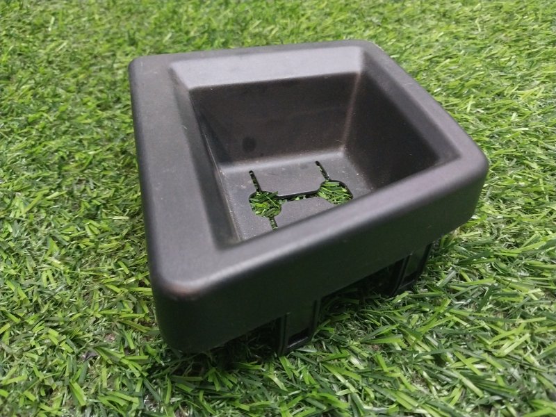 Накладка крышки багажника