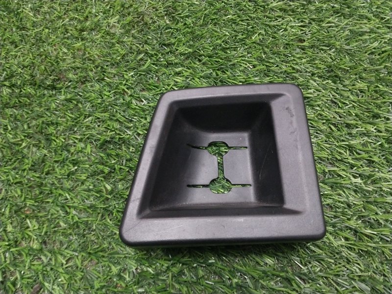 Накладка крышки багажника