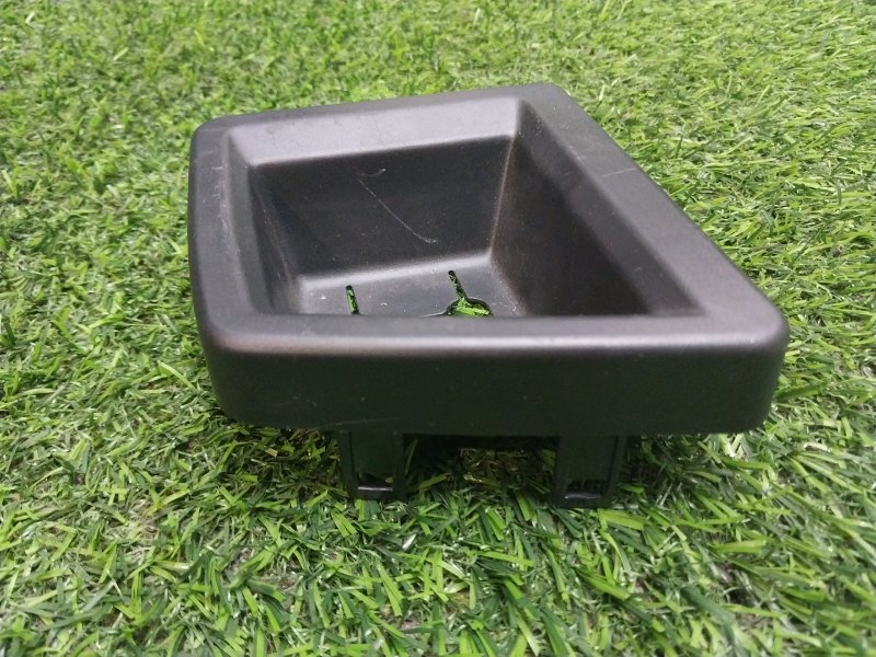 Накладка крышки багажника