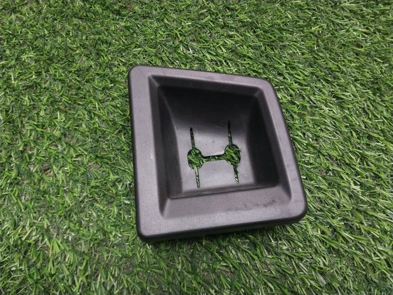 Накладка крышки багажника