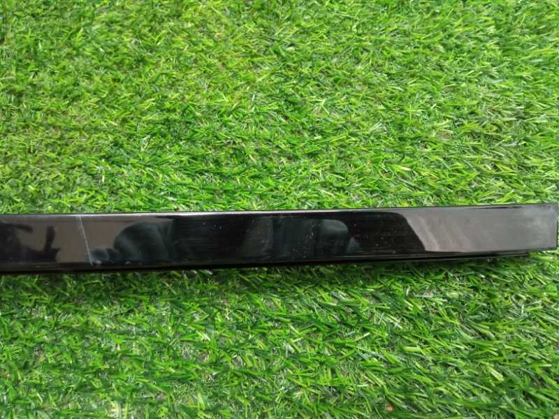 Накладка стекла заднего левого