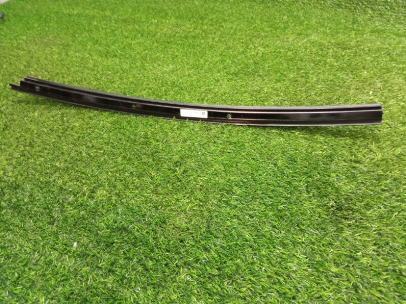 Накладка стекла заднего левого