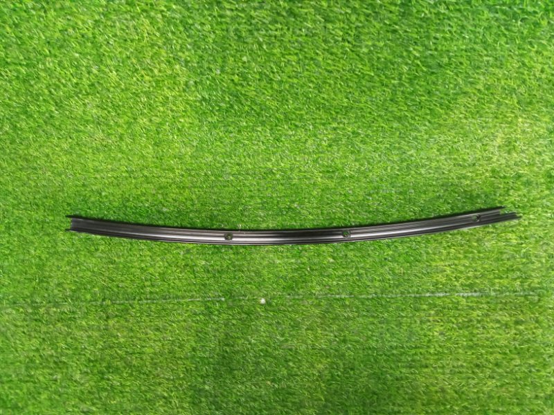 Накладка стекла заднего левого