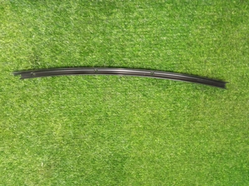 Накладка стекла заднего левого