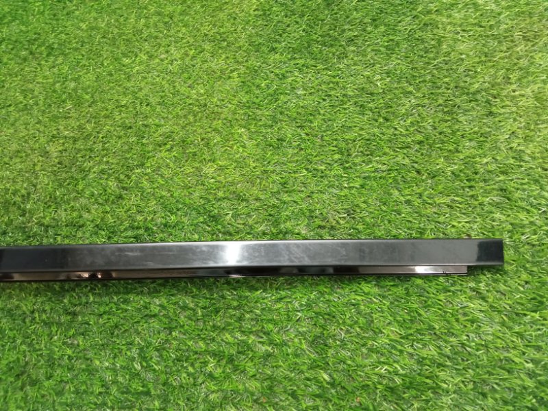 Накладка стекла заднего правого