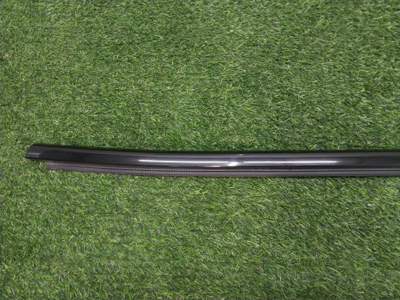 Накладка стекла заднего правого