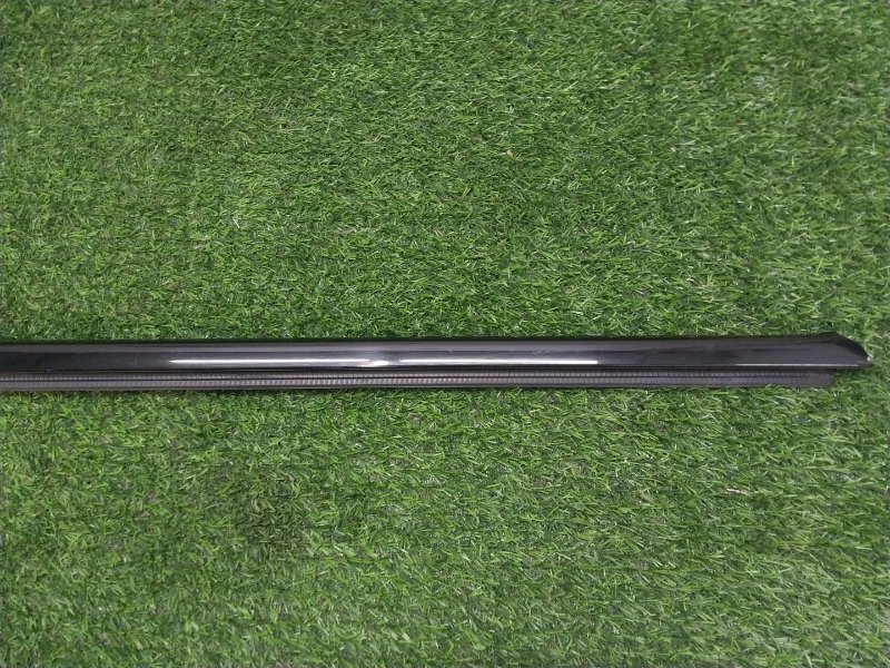 Накладка стекла заднего правого