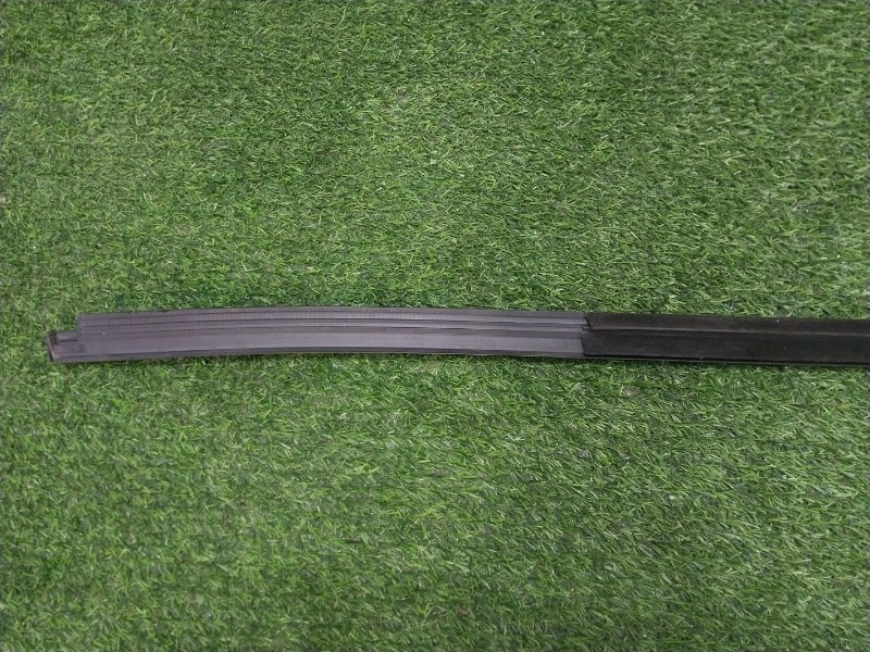 Накладка стекла заднего правого