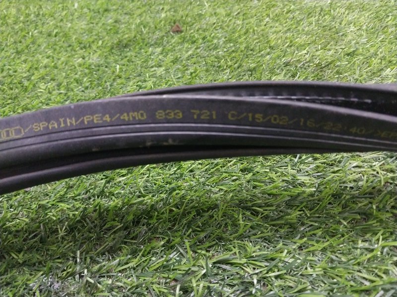 Уплотнитель двери