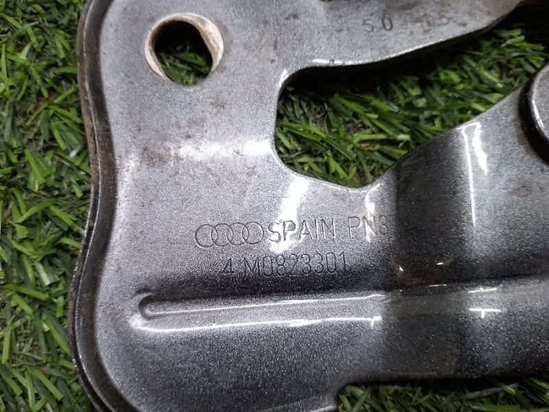 Петля капота левая