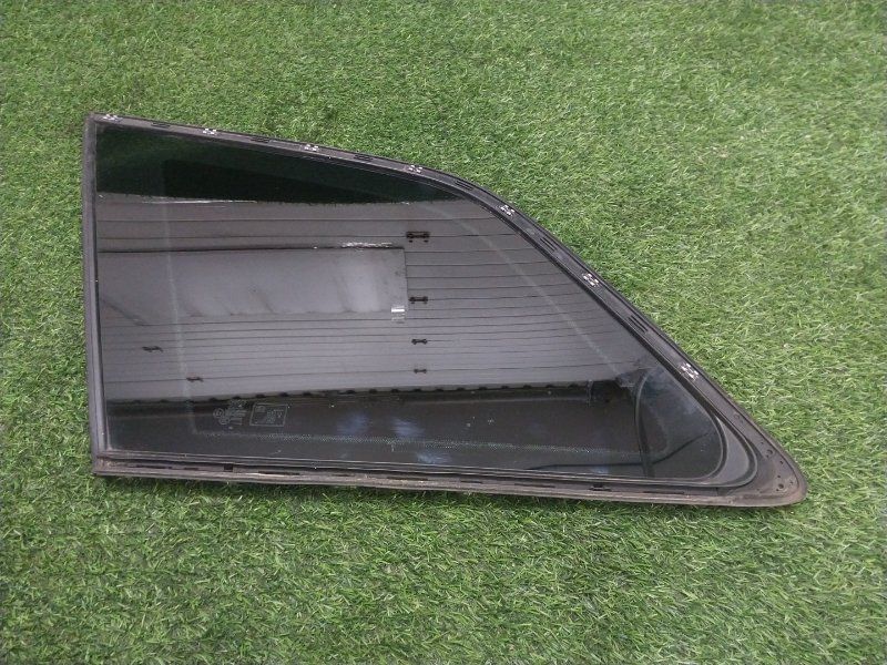 Стекло двери задней левой (форточка)