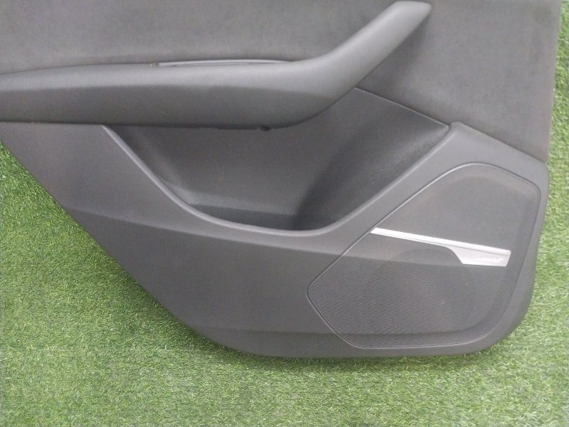 Обшивка двери задней левой