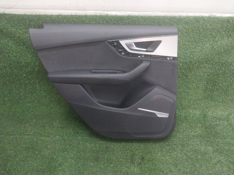 Обшивка двери задней левой