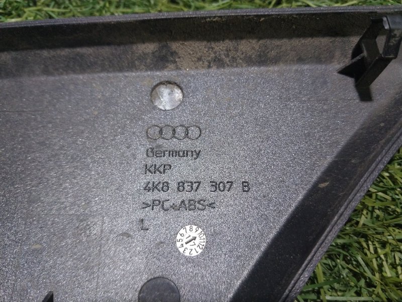 Накладка двери передней левой