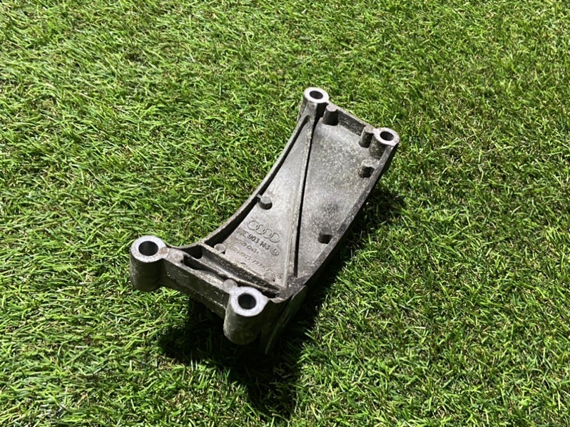 Кронштейн генератора