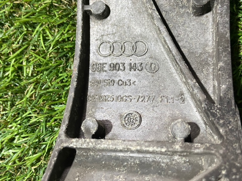 Кронштейн генератора