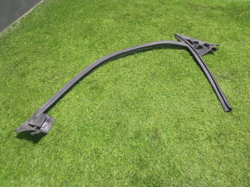 Уплотнитель стекла двери