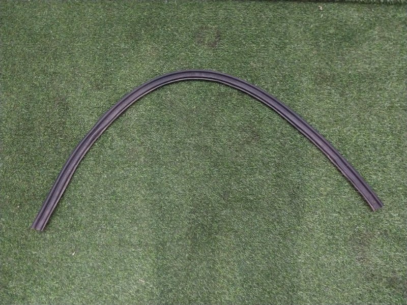 Уплотнитель капота