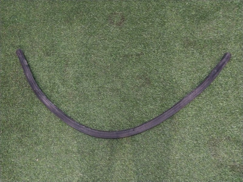 Уплотнитель капота