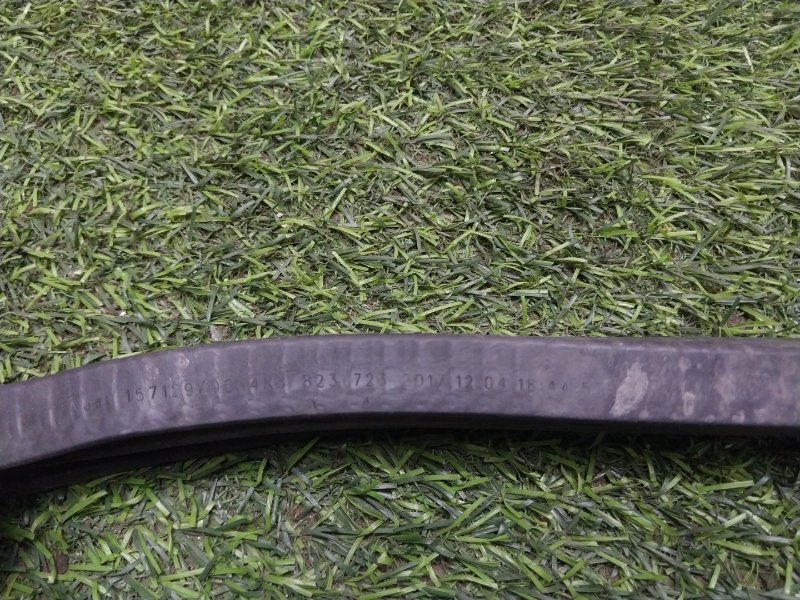 Уплотнитель капота