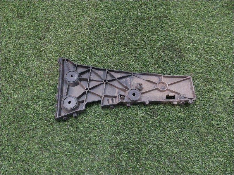 Кронштейн заднего бампера правый