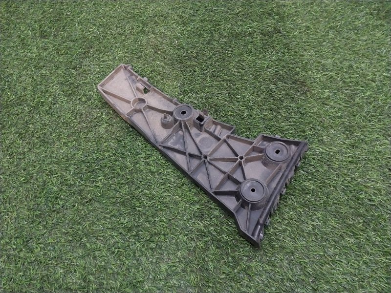 Кронштейн заднего бампера правый