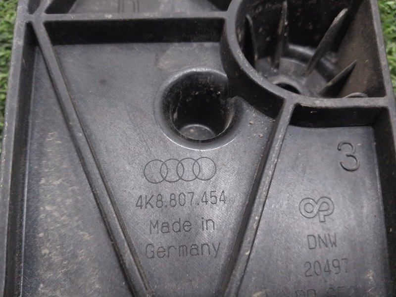 Кронштейн заднего бампера правый