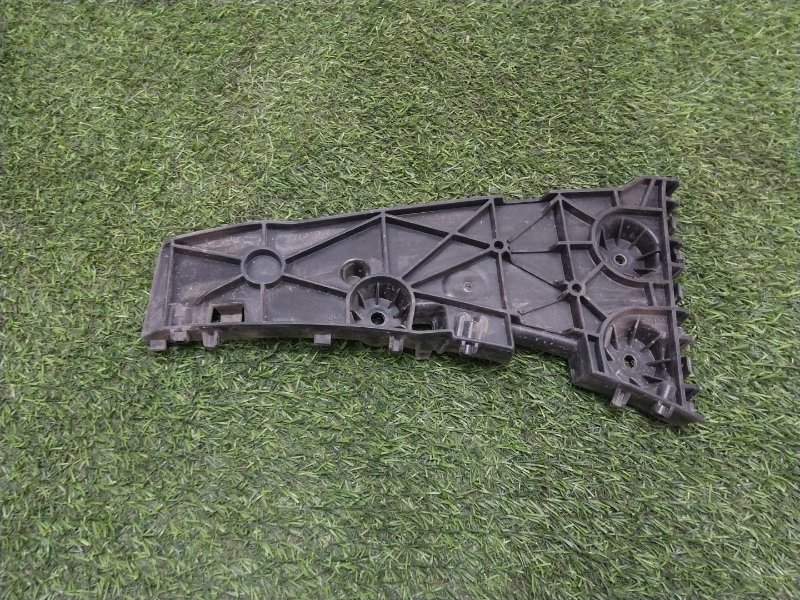 Кронштейн заднего бампера правый