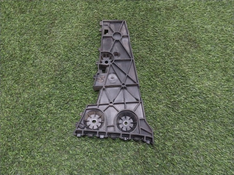 Кронштейн заднего бампера правый