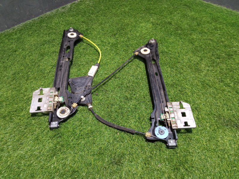 Стеклоподъемник электр. задний правый