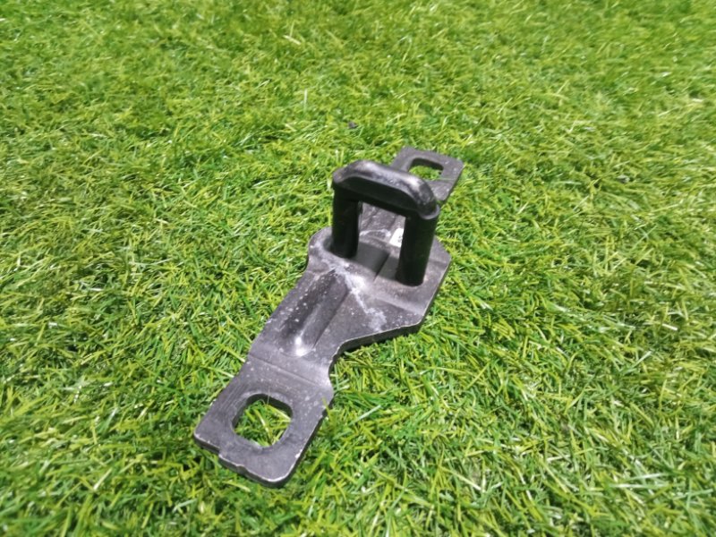 Ответная часть замка багажника