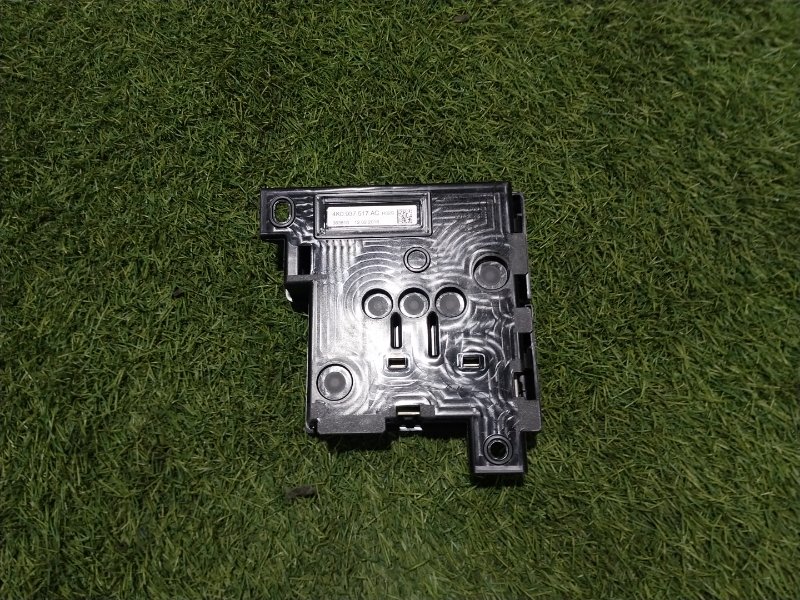 Клемма аккумулятора +