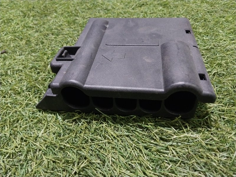 Клемма аккумулятора +