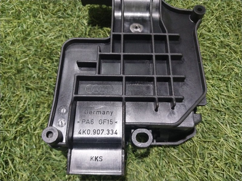 Клемма аккумулятора +