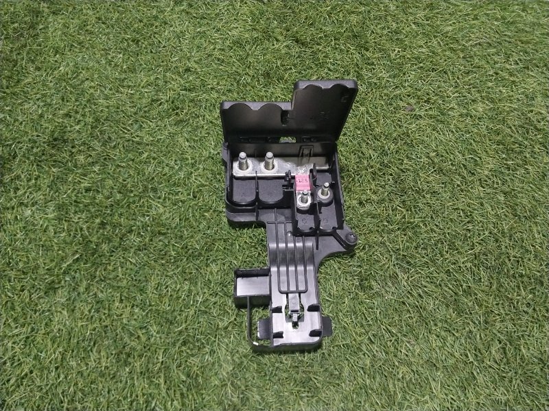 Клемма аккумулятора +