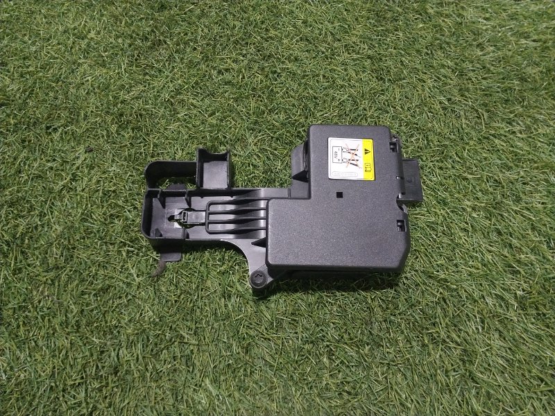 Клемма аккумулятора +