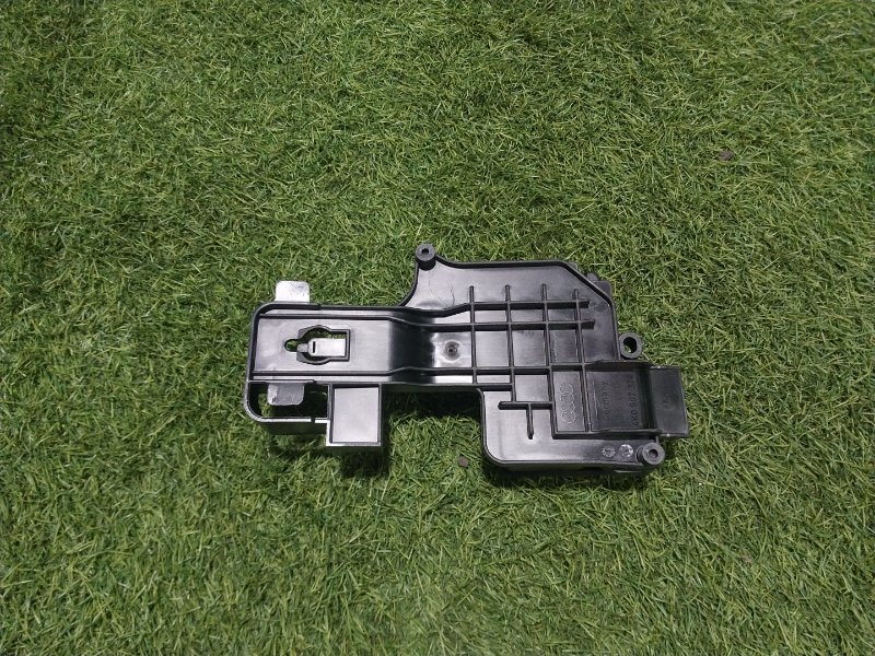 Клемма аккумулятора +