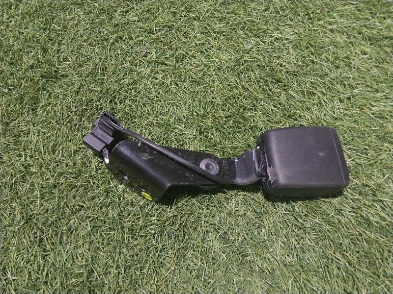 Ответная часть ремня безопасности